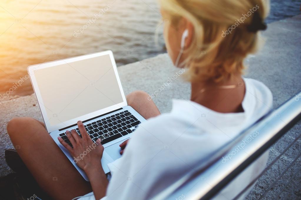 depositphotos_96293764-stock-photo-female-using-net-book
